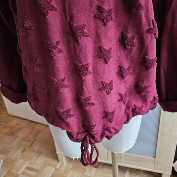 One sive sweater - Picture 3 of 3